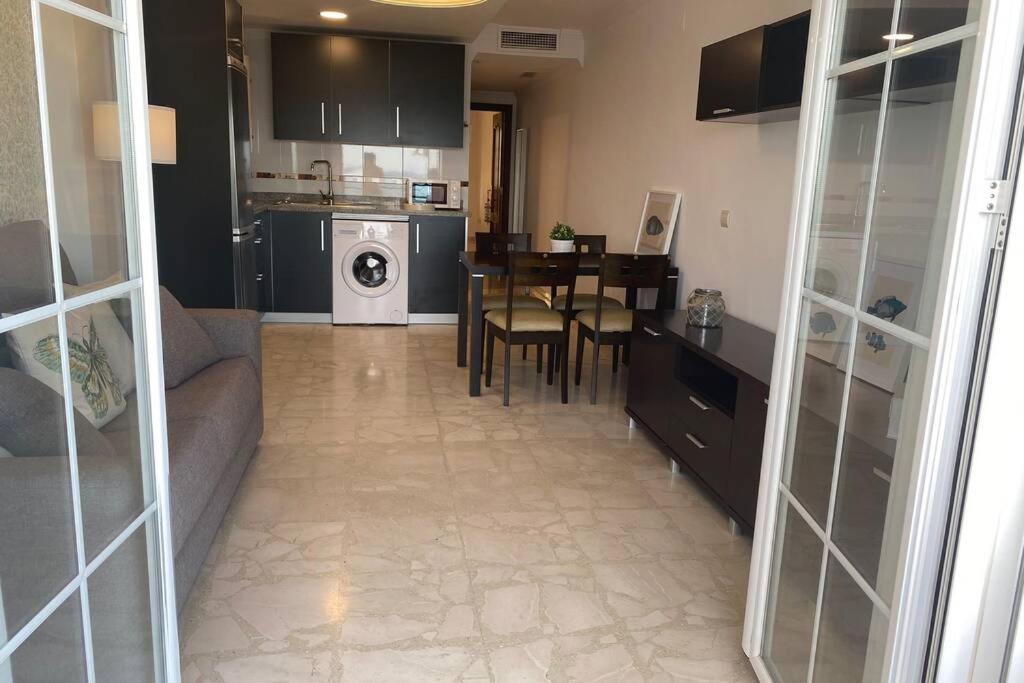 Maravilloso Apartamento En Primera Linea De Playa Con Vistas Al Mar En Caleta De Velez 2 D Exterior photo