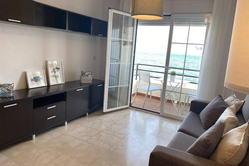 Maravilloso Apartamento En Primera Linea De Playa Con Vistas Al Mar En Caleta De Velez 2 D Exterior photo