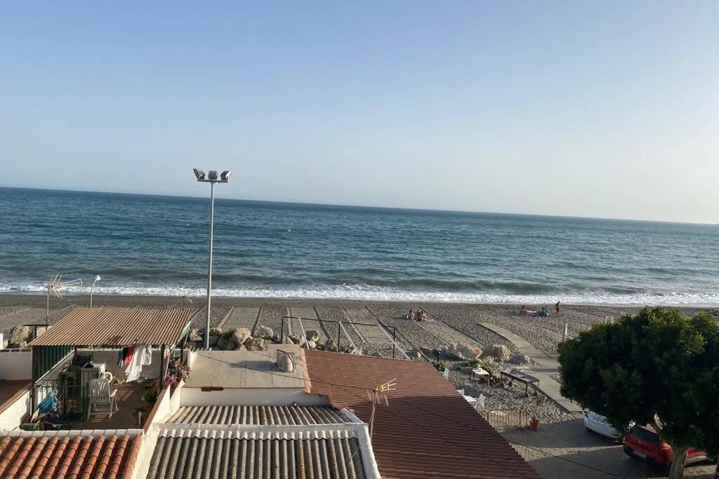 Maravilloso Apartamento En Primera Linea De Playa Con Vistas Al Mar En Caleta De Velez 2 D Exterior photo
