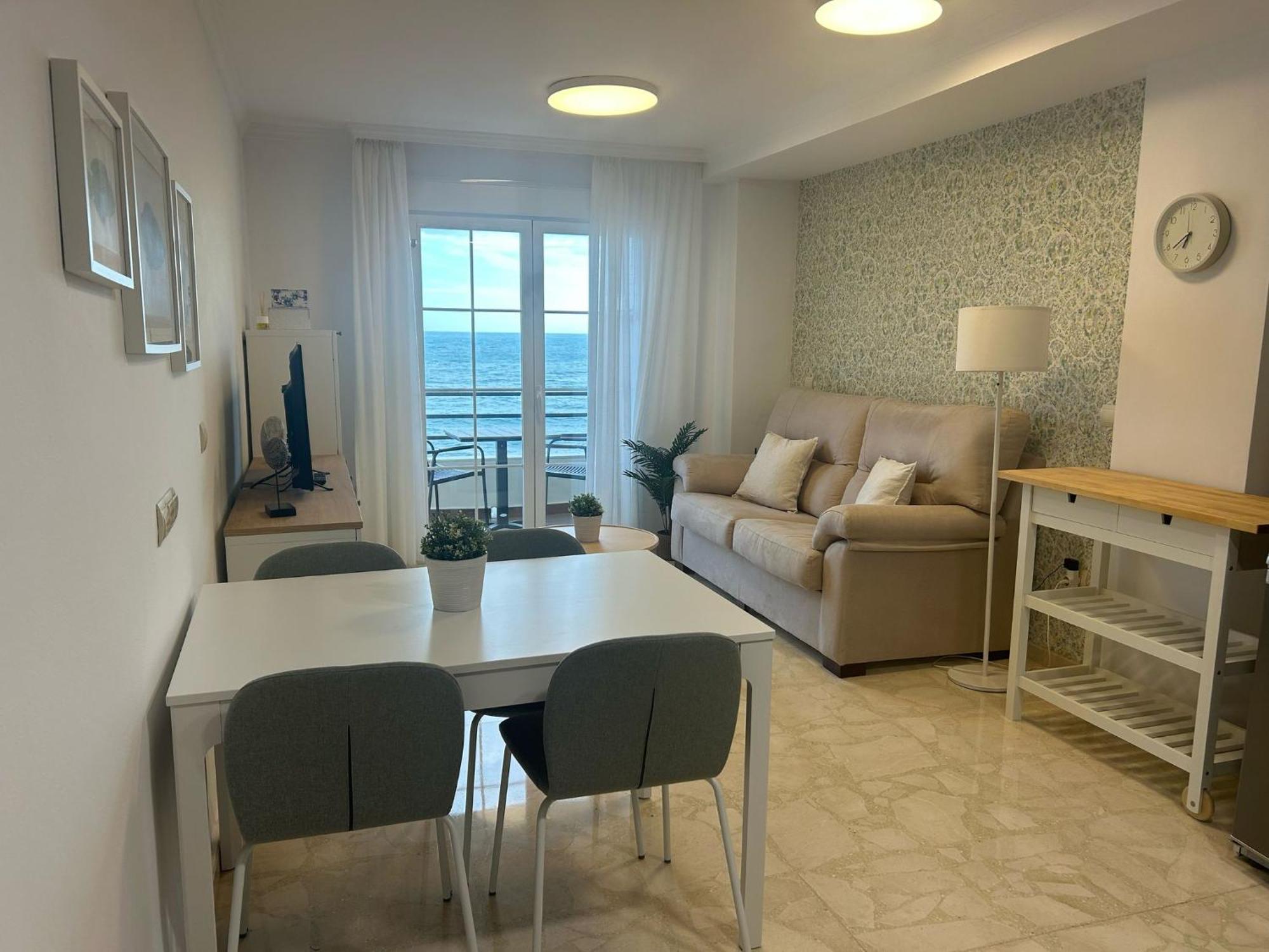 Maravilloso Apartamento En Primera Linea De Playa Con Vistas Al Mar En Caleta De Velez 2 D Exterior photo