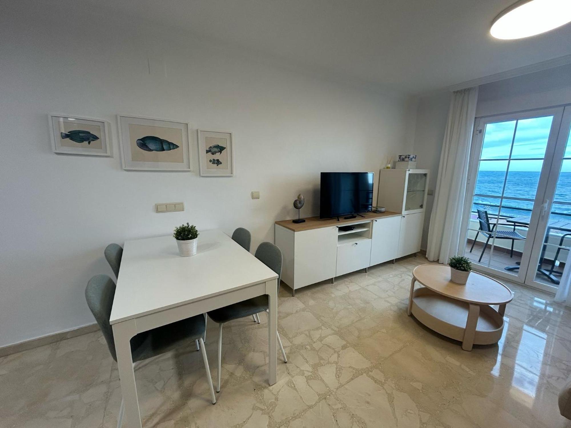 Maravilloso Apartamento En Primera Linea De Playa Con Vistas Al Mar En Caleta De Velez 2 D Exterior photo